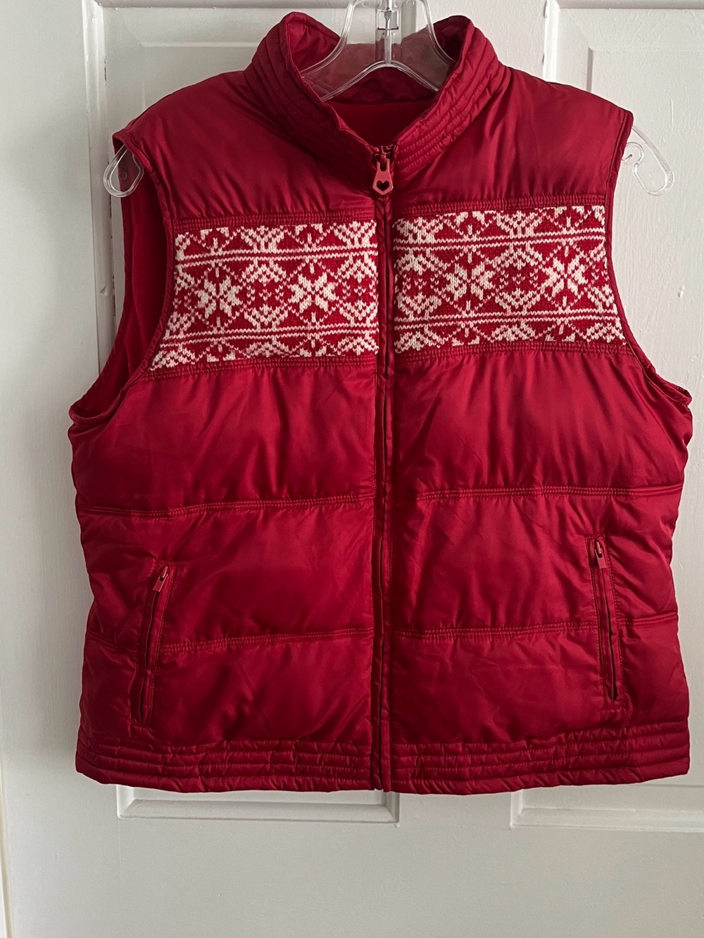 Old Navy size M Red quilted vest Fair Isle Design Accent